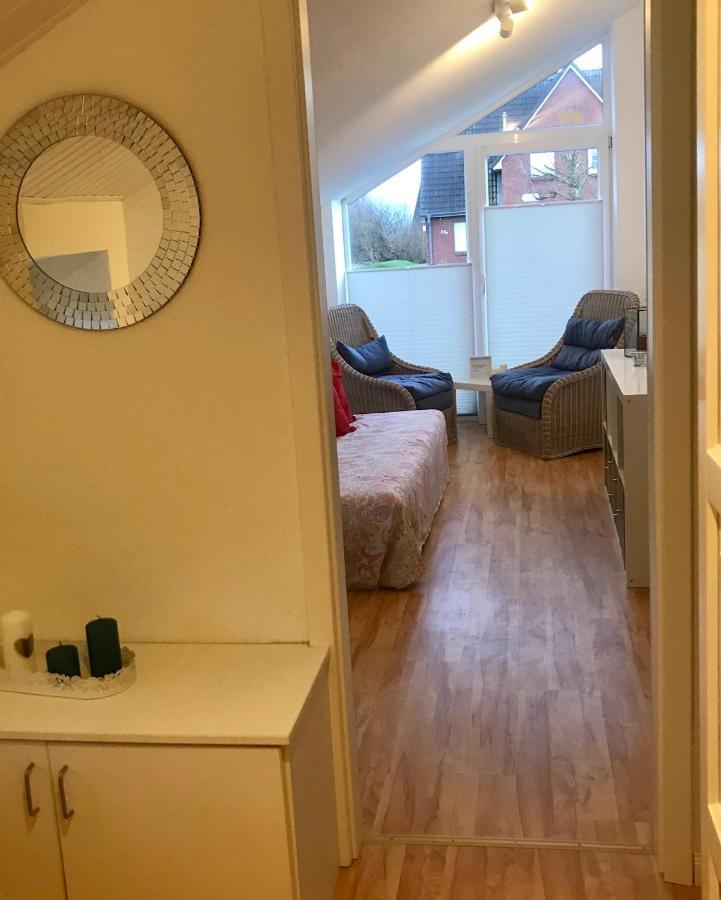 Gemuetliches Ferienhaus Hinterm Deich Nordstrand Bagian luar foto